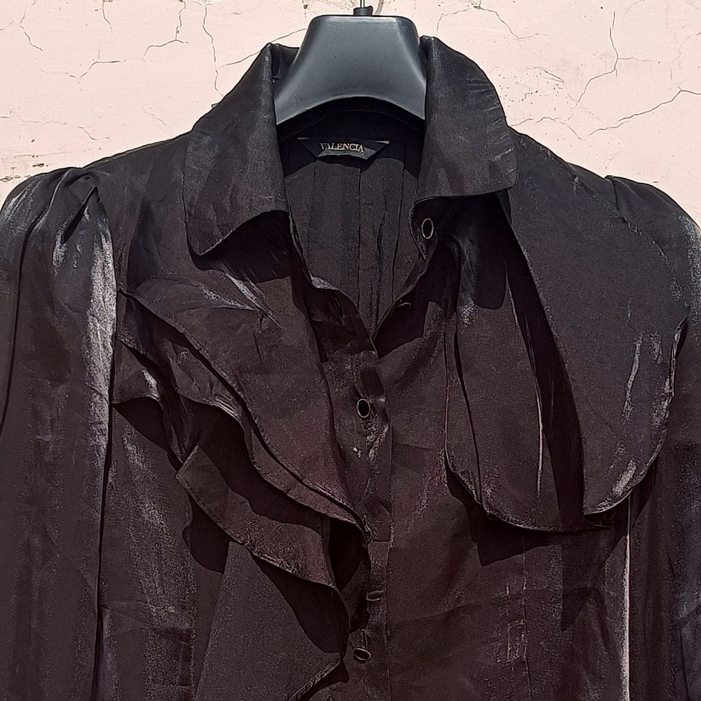Satin silk blouse🖤 - Picture 4 of 7